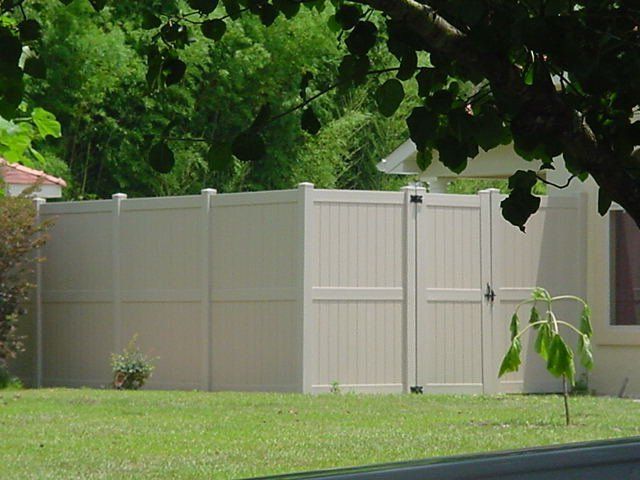 Vinyl Backyard Fence — Hattiesburg, MS — United Fence Co