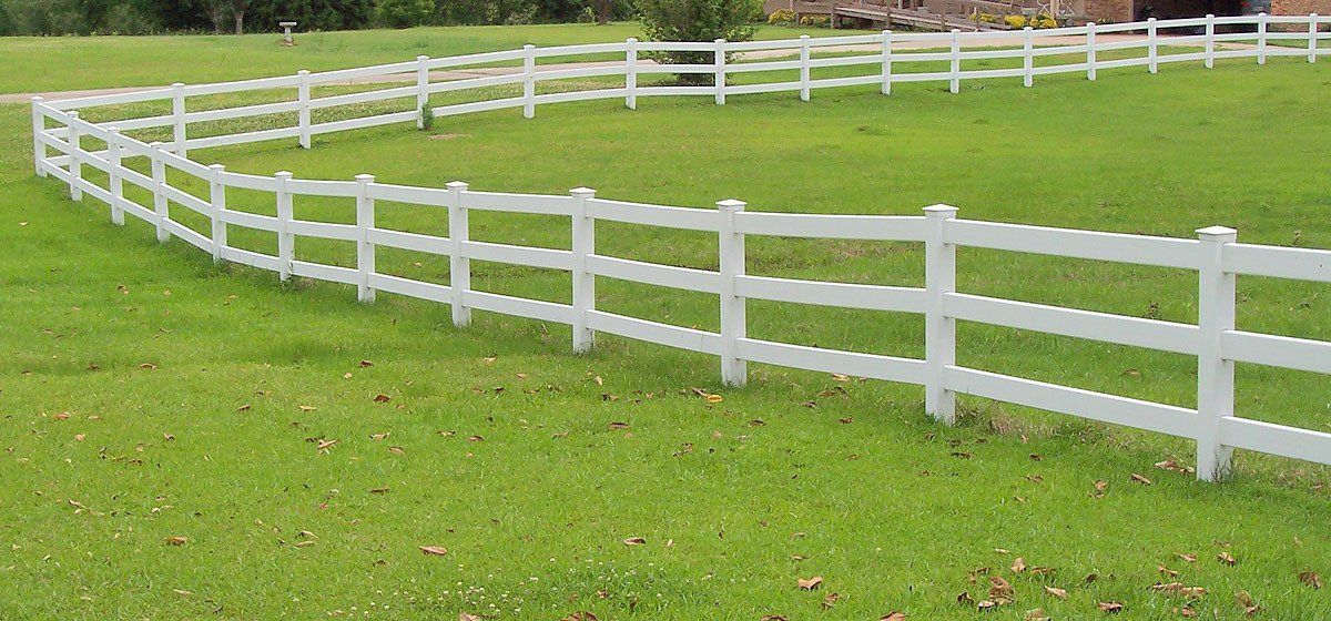 3-Rail Vinyl Fence — Hattiesburg, MS — United Fence Co