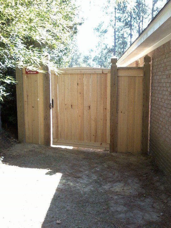 Wooden Gate — Hattiesburg, MS — United Fence Co