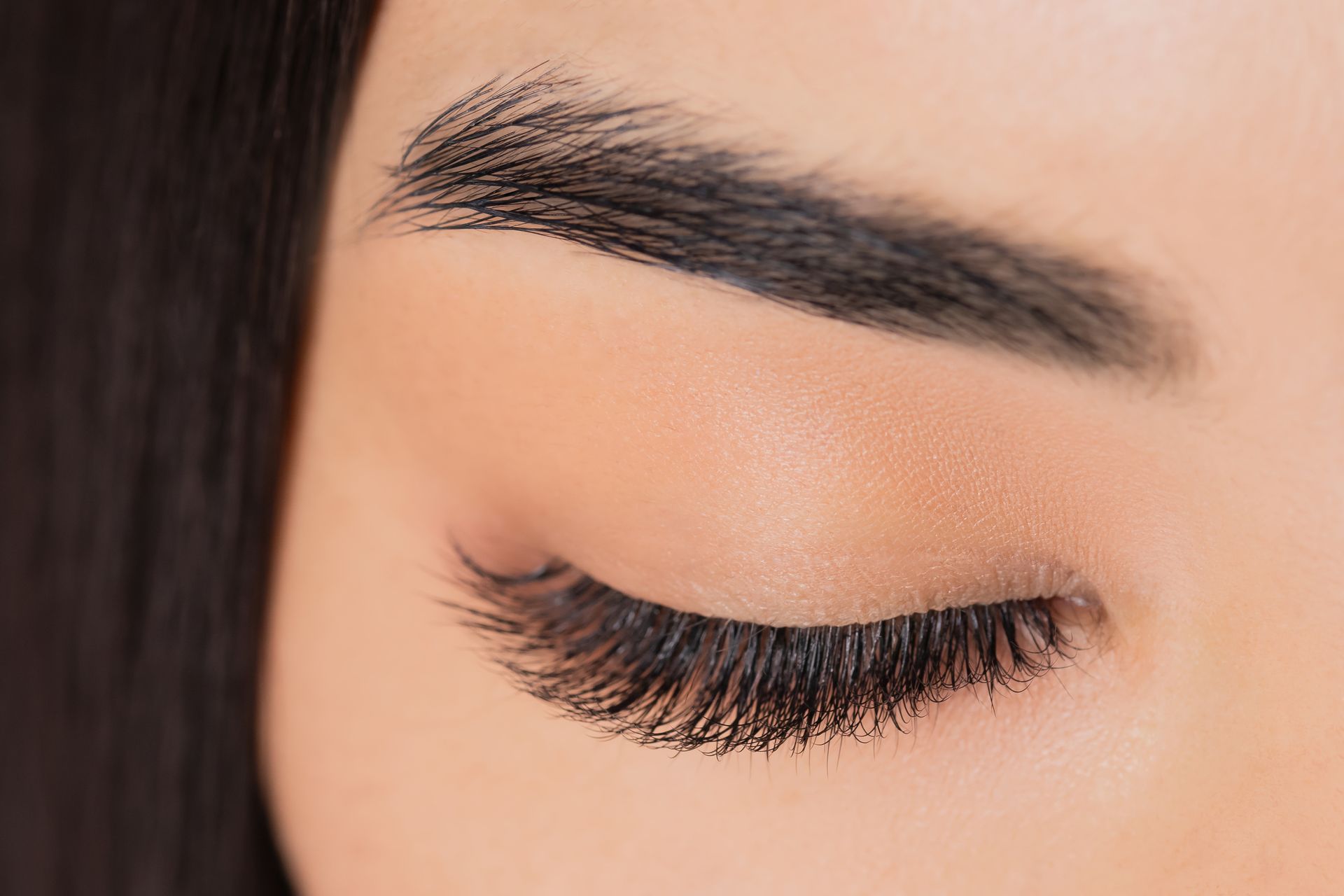 A close up of a woman 's eye with long eyelashes.