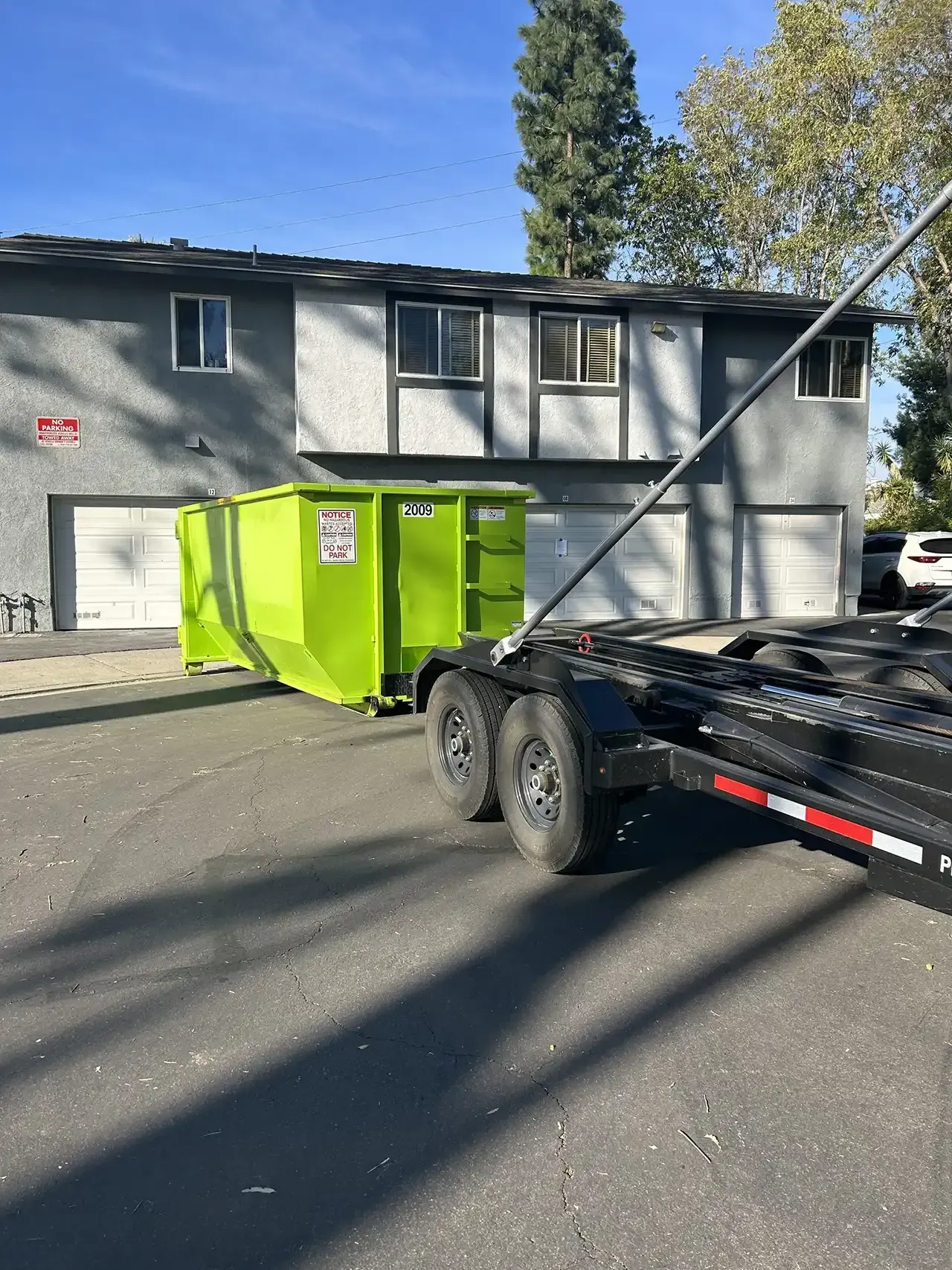 Junk Removal vs. Dumpster Rental – What is the Difference?