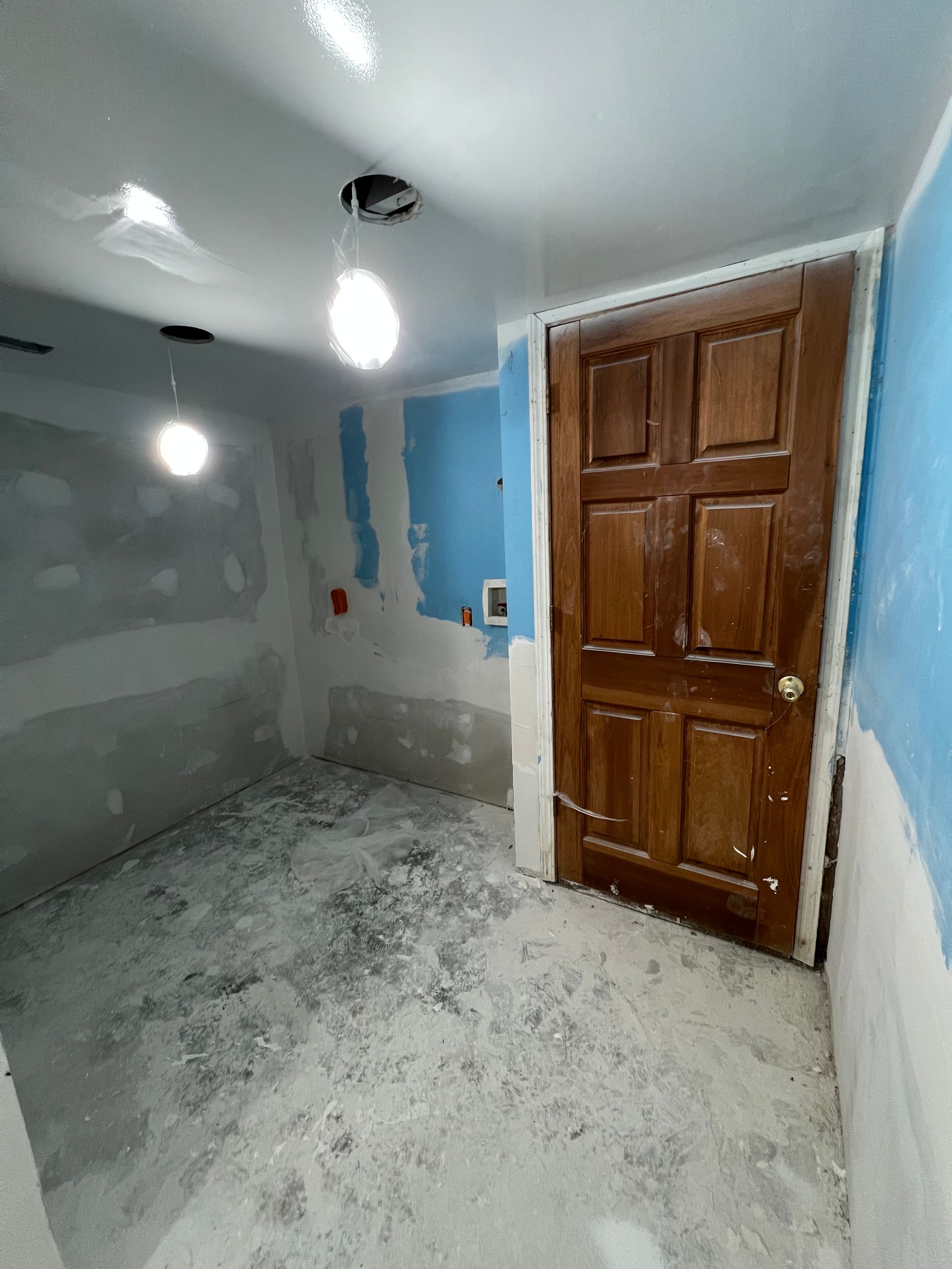 laundry room remodel - before