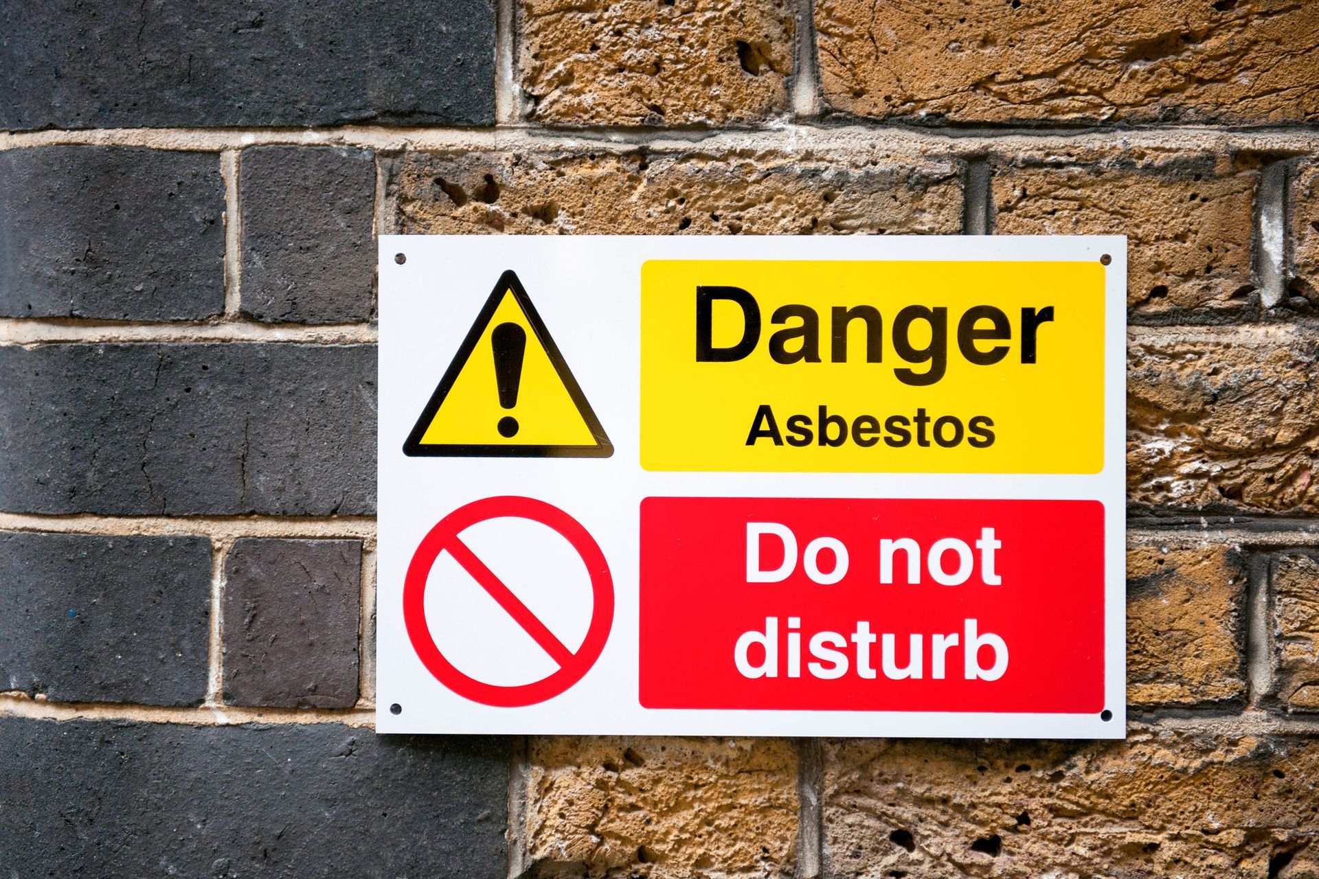 Danger asbestos sign