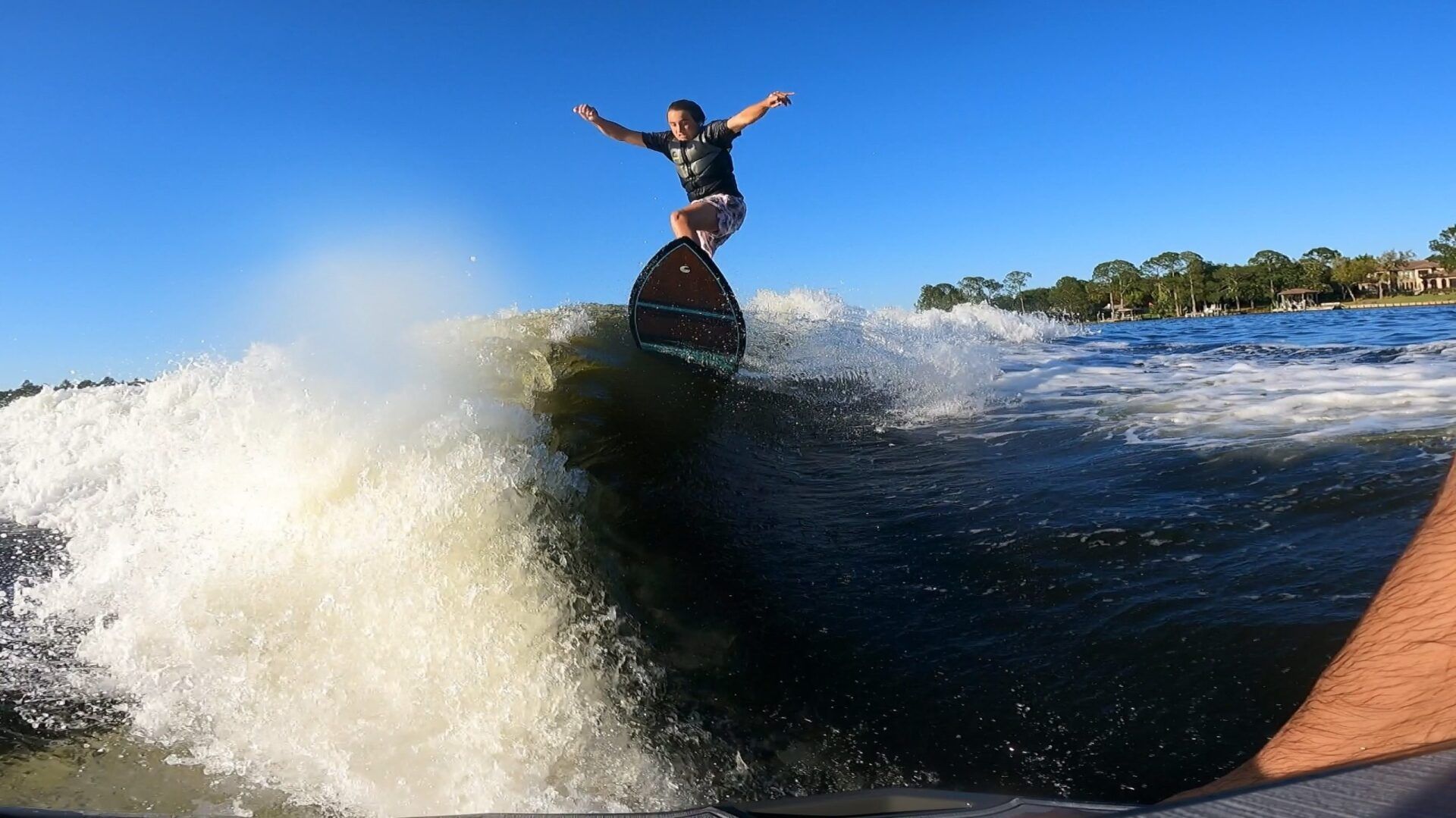 Far view of a guy doing some wakesurf with the beautiful waves