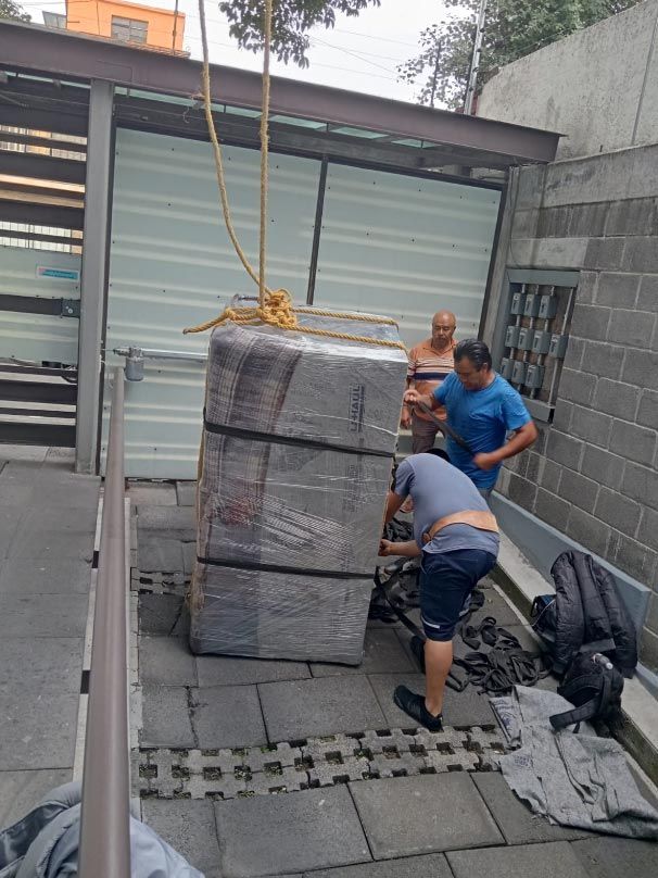 TRANSPORTES Y MUDANZAS ELIZALDE