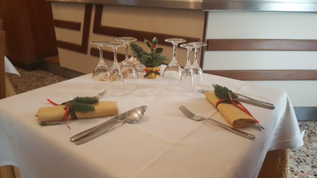 Dettagli di una tavola apparecchiata