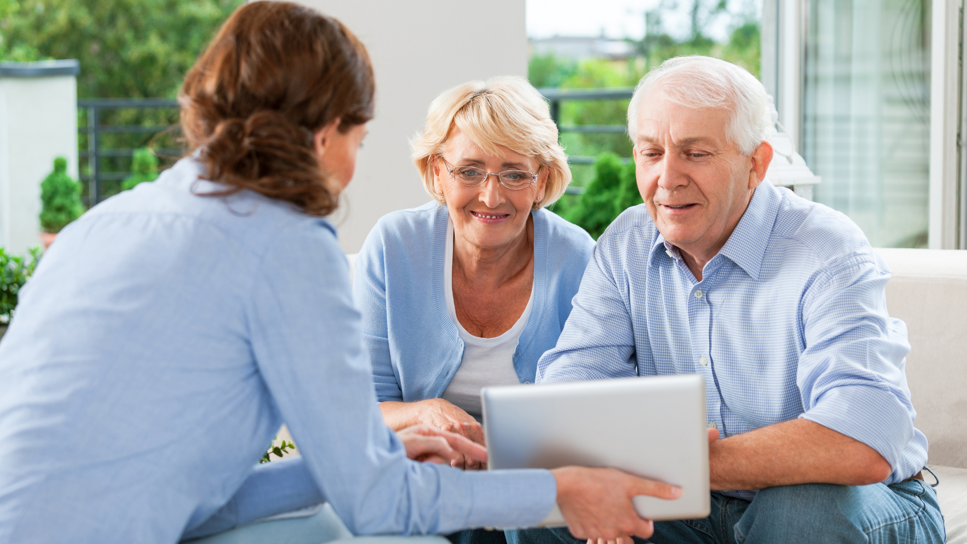 elder couple discussing medicare advantage enrollment with insurance agent