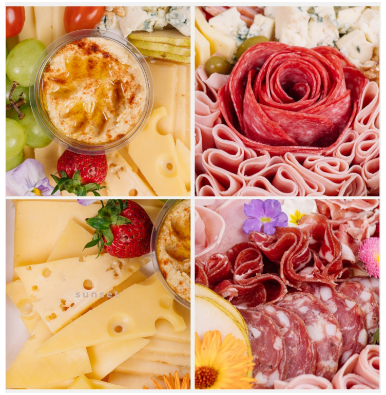 Tabla de embutidos con quesos, carnes, frutas y rosa de salami.