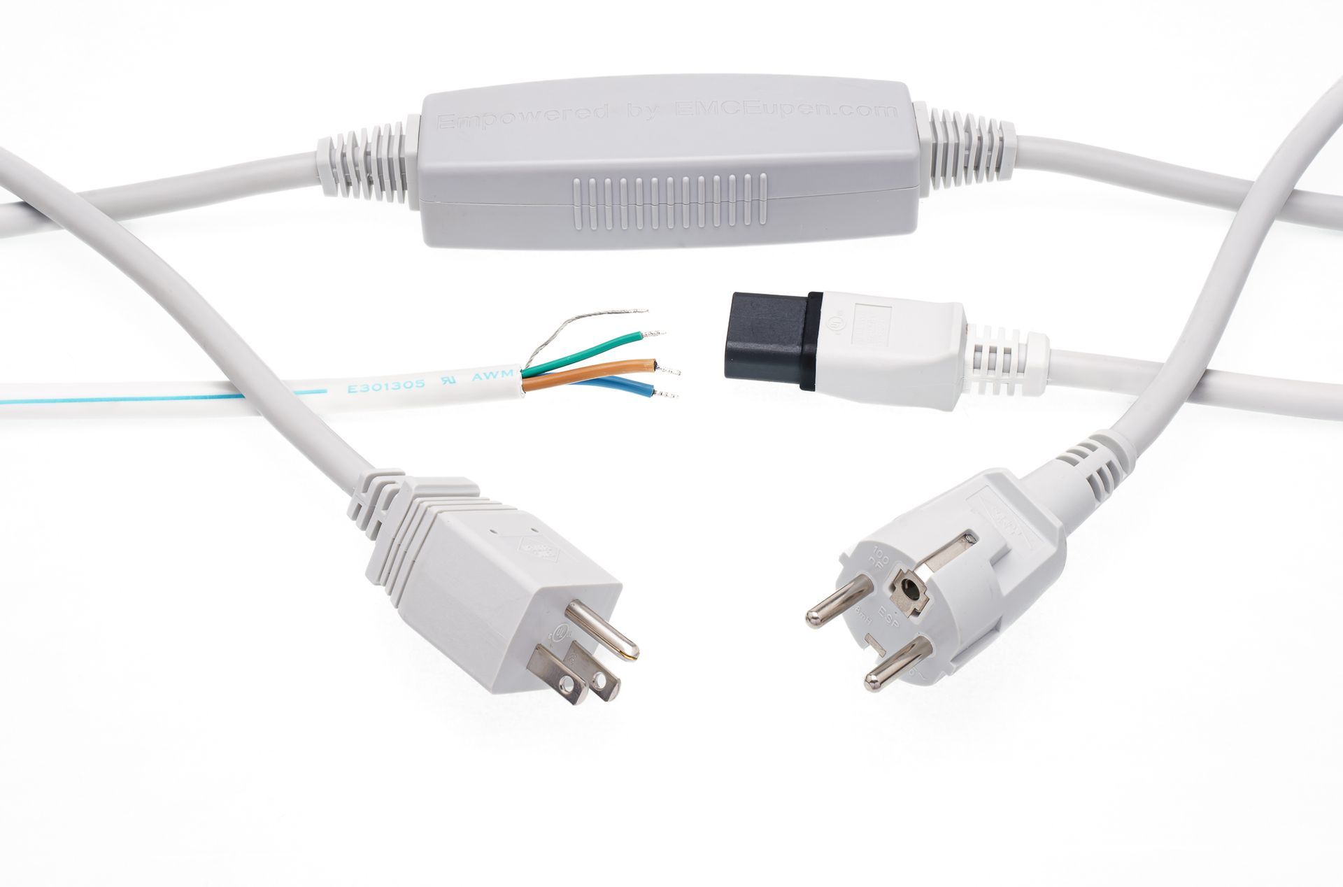 A close up of a power cord with a plug attached to it.