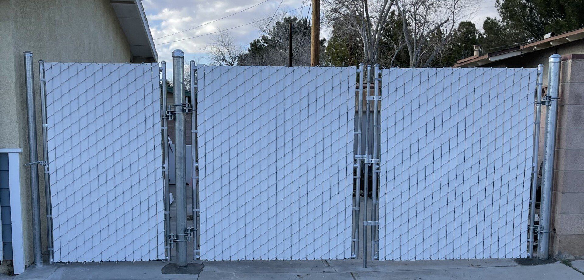 Lancaster, CA - Sav-On Fence Co.