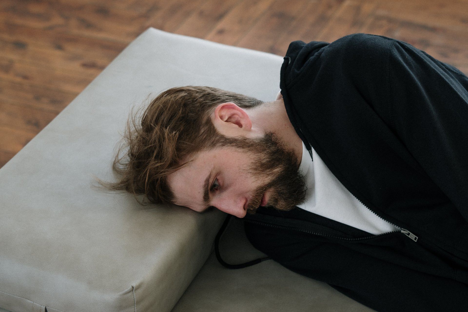 Photo of a man experiencing depression in Delaware