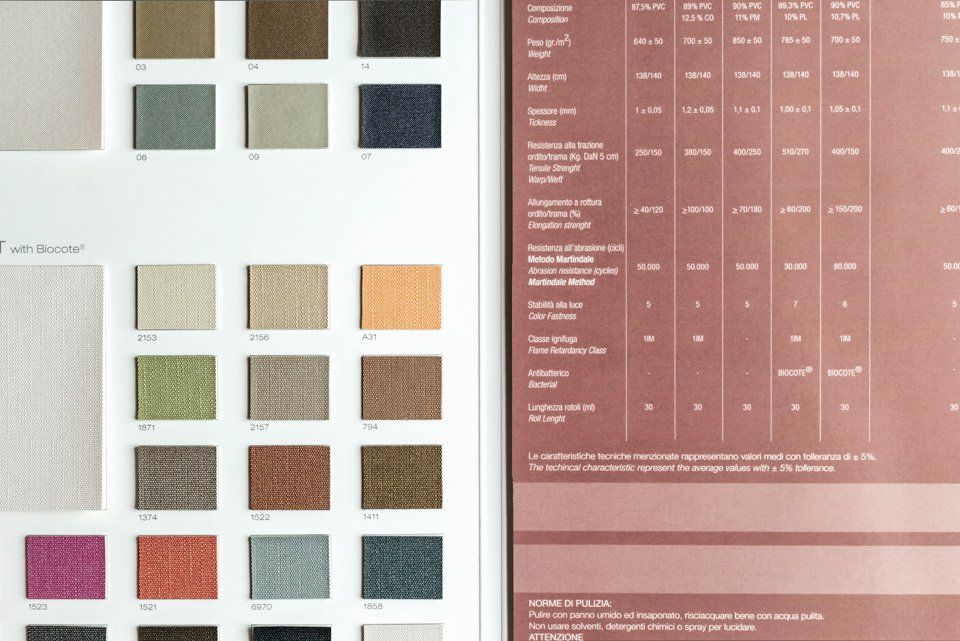 brochure con campioni di colori