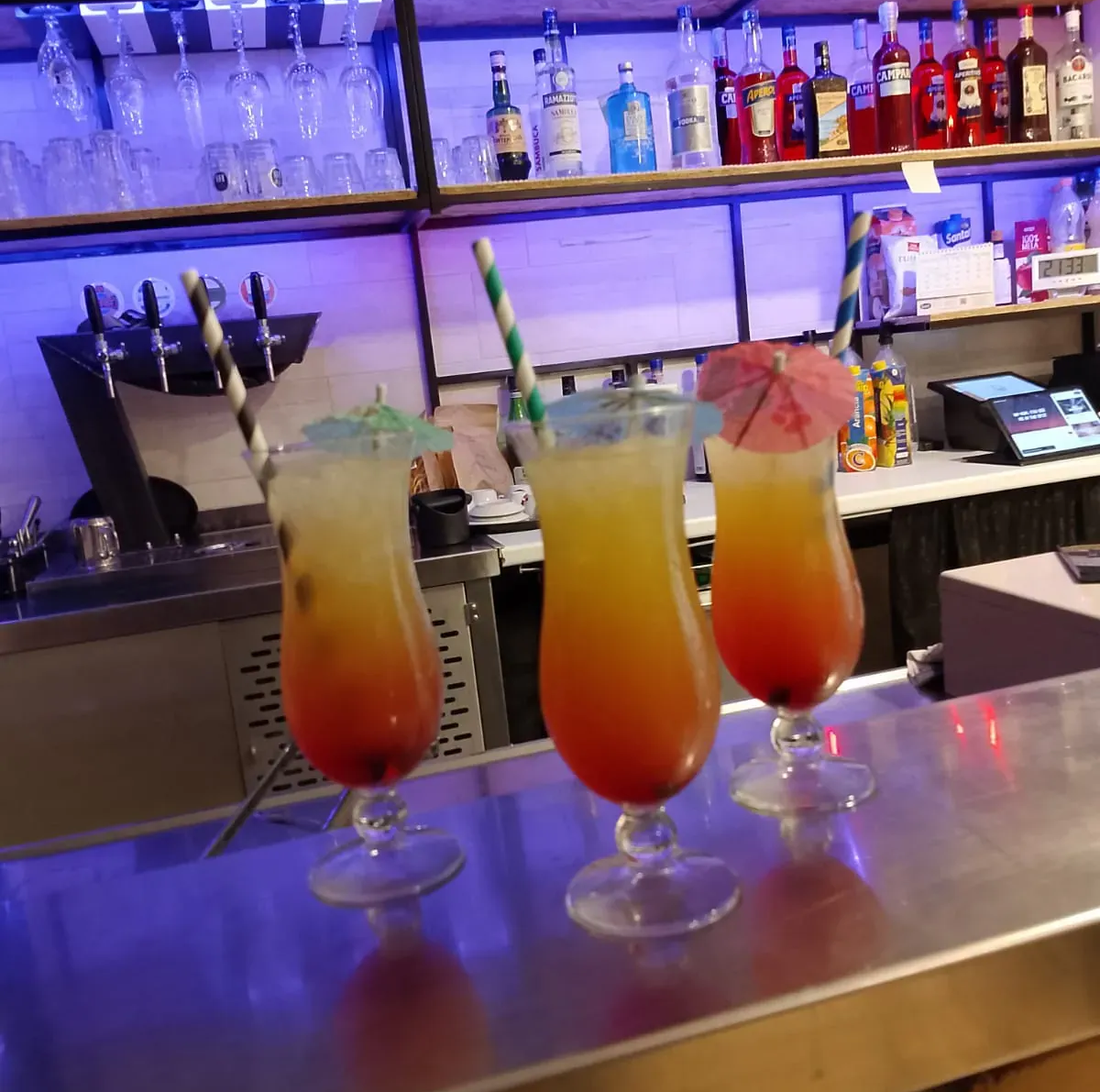 bar pizzeria cocktails