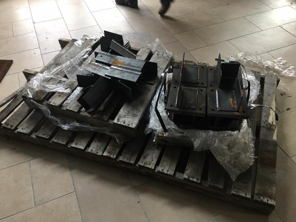 A wooden pallet with pieces of metal on it