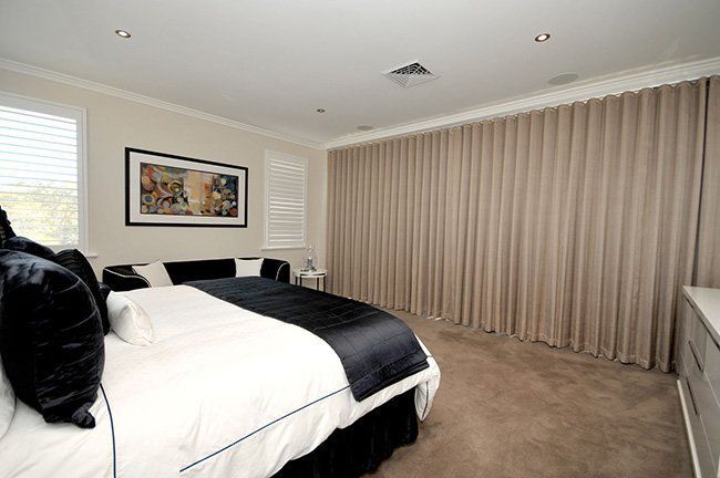 38. curtain in bedroom