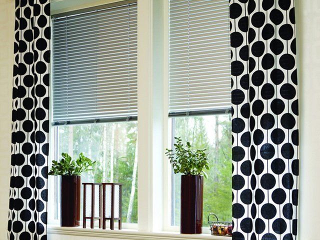 ali-venetian-curtain-polcadots