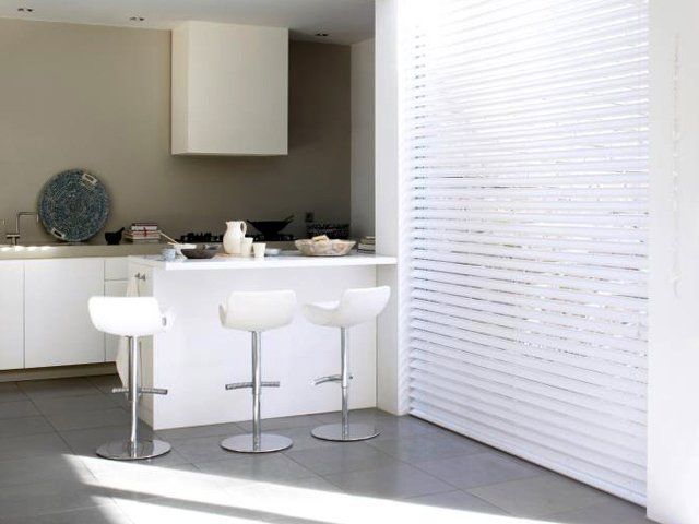 ali-venetian-white-chair