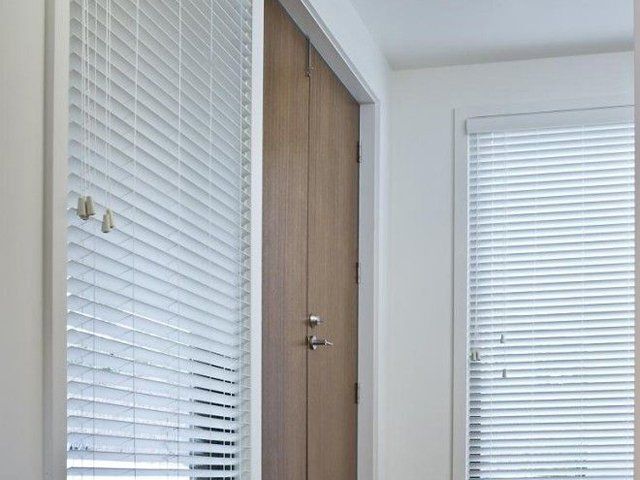 ali-venetian-white-curtain