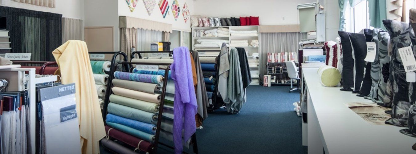 vilma-s-store-with-curtains-and-pillows