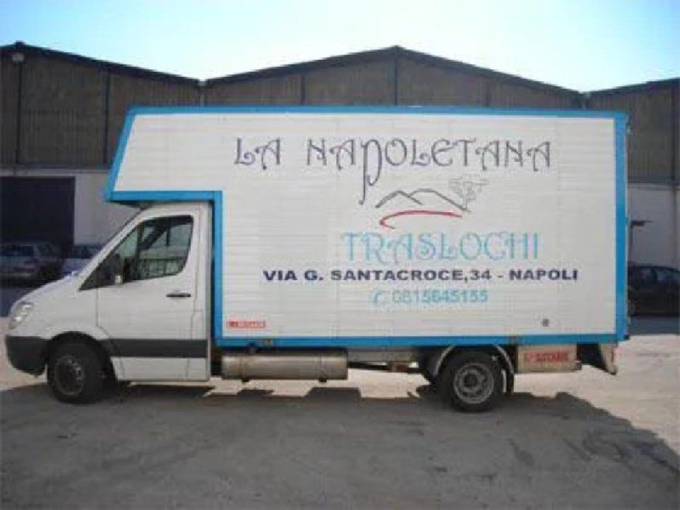 furgone della ditta per traslochi