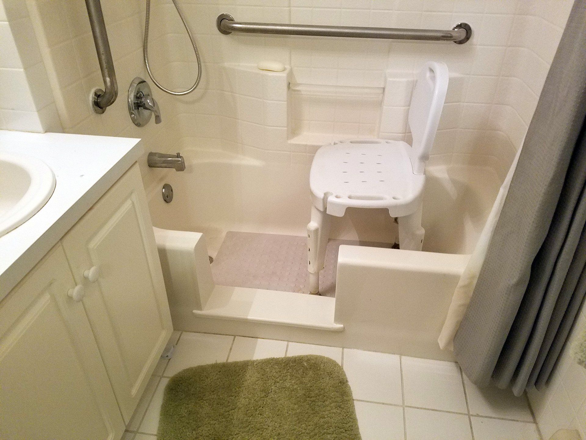 cut tub with safety chair