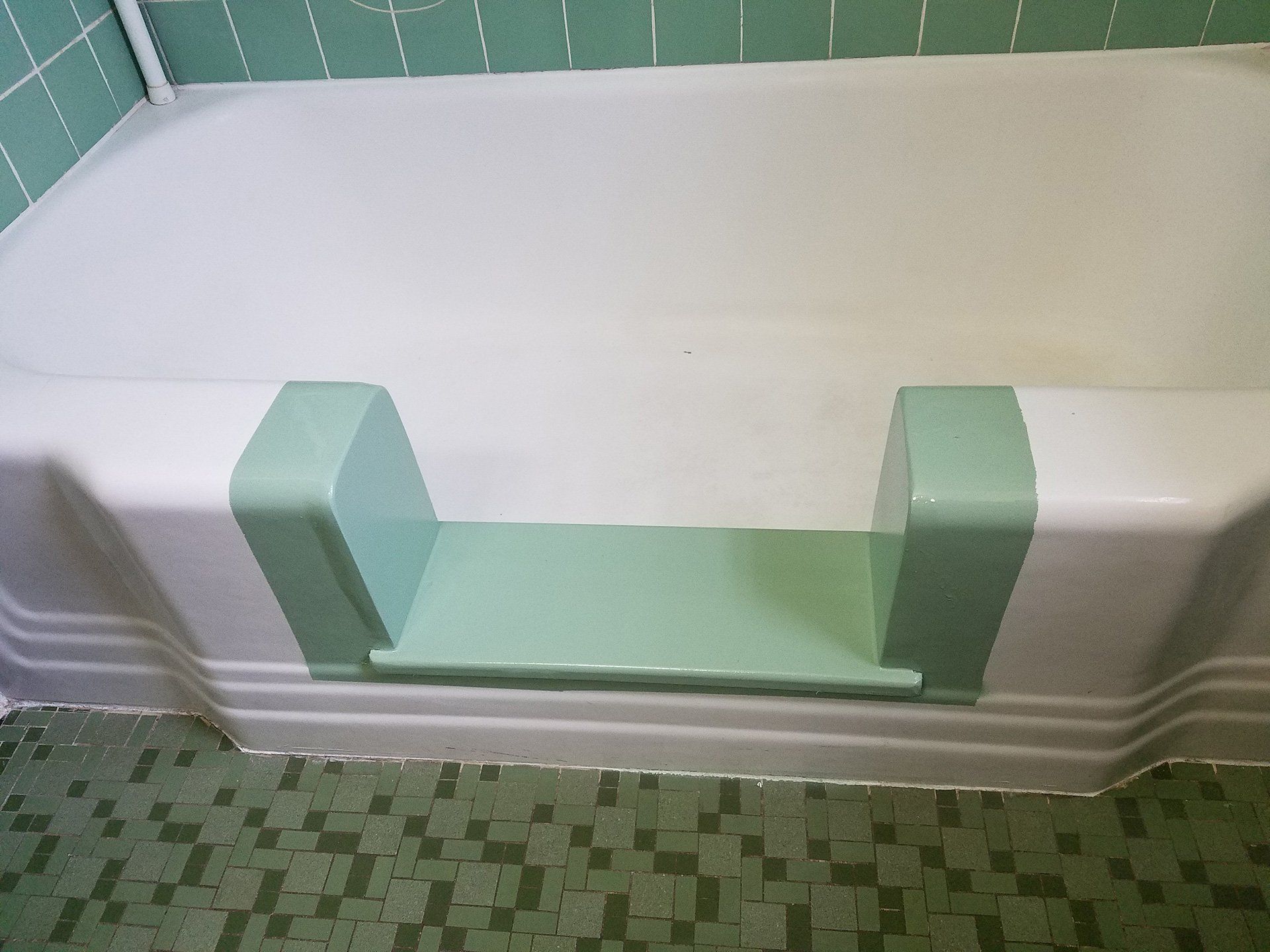 cut bath tub green