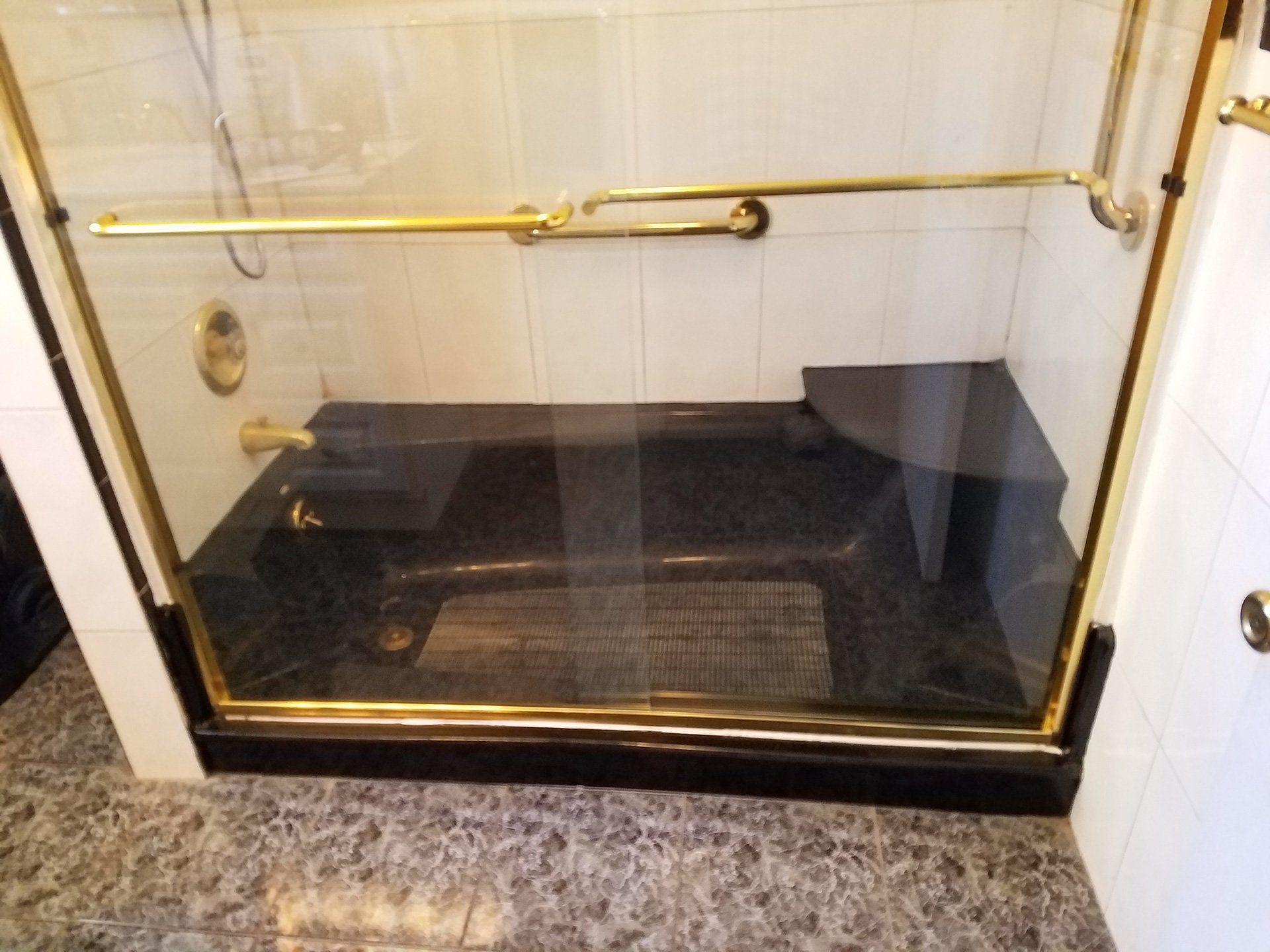 full cut bath tube black and golden