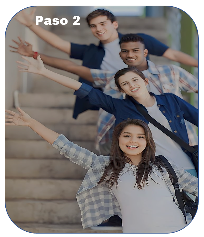 Cuatro personas en fila, de pie en las escaleras, con los brazos extendidos, sonriendo 