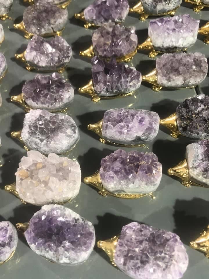 A bunch of purple crystals are sitting on top of each other on a table.