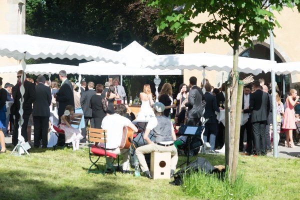 Seien es Gartenpartys, Sektempfänge, Hochzeiten, Polterabende, Vereinsfeste, Straßenverkäufe, Geburtstage, Vernissagen, Konzerte oder einfach nur als Event-Zelt