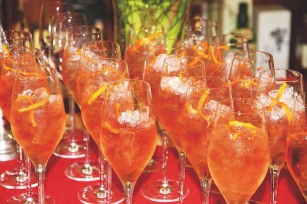 Prosecco oder Champagner, deutsche oder europäische Weine,, regional Antialkoholisches französische Limonade ... in Salach, Aalen, Göppingen zur Weinbar mieten und genießen