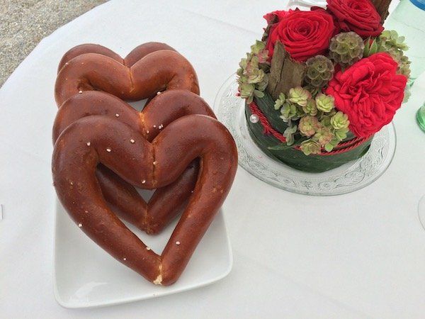 Feste mit der Mobilen Weinbar in Aalen, Göppingen, Stuttgart, Salach feiern. Ihre Miet-Bar mit Wein und Champagner