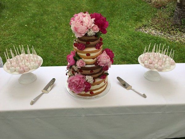 Original verarbeitete Wein-Holzkisten aus Bordeaux sorgen für den „Hingucker“ auf Ihrem Event.