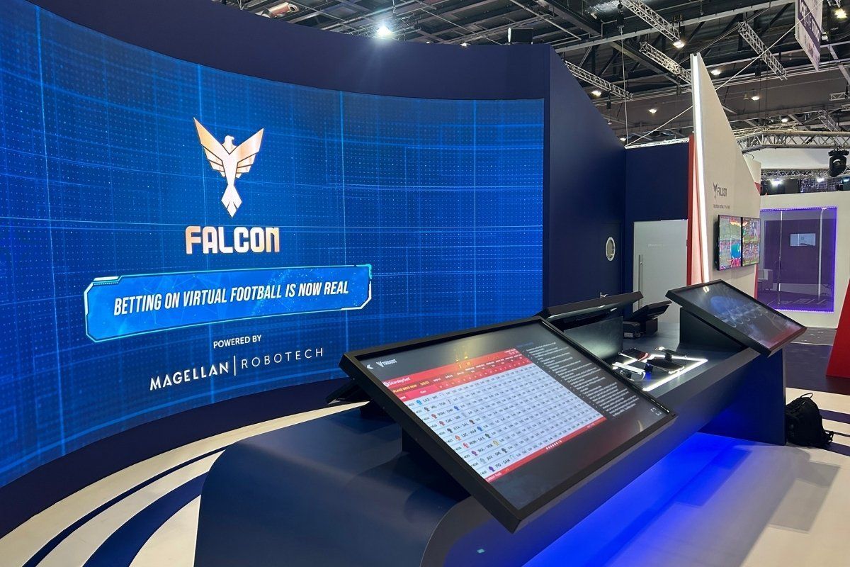 Stand design with integrated lighting features