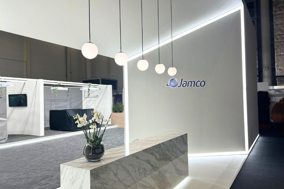 Elegant exhibition stand design at AIX Hamburg
