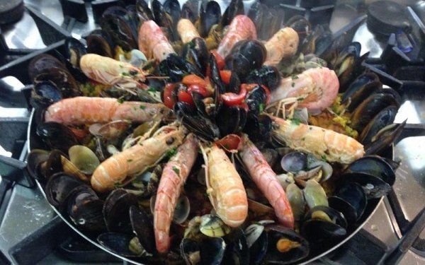 Gamberi e mitili a l vapore