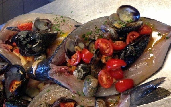 Pesce ripieno di frutti di mare