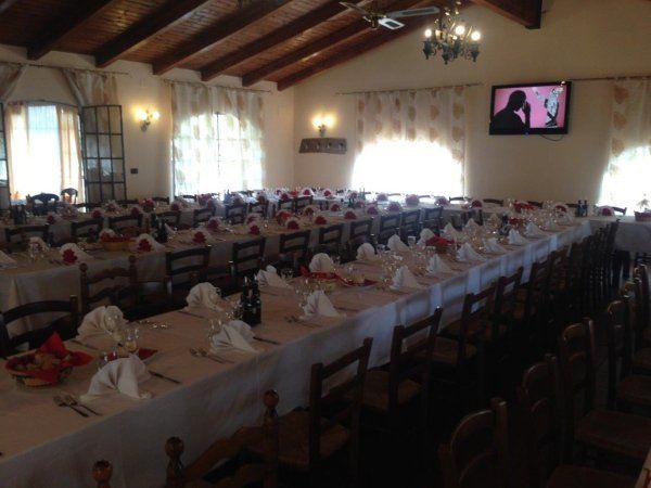 sala allestita per banchetti