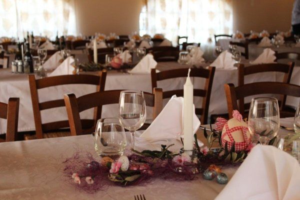 Tavole per banchetto pasquale