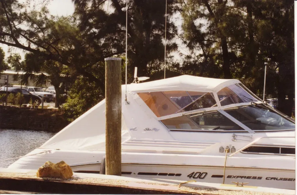 A white boat with the number 400 on the side