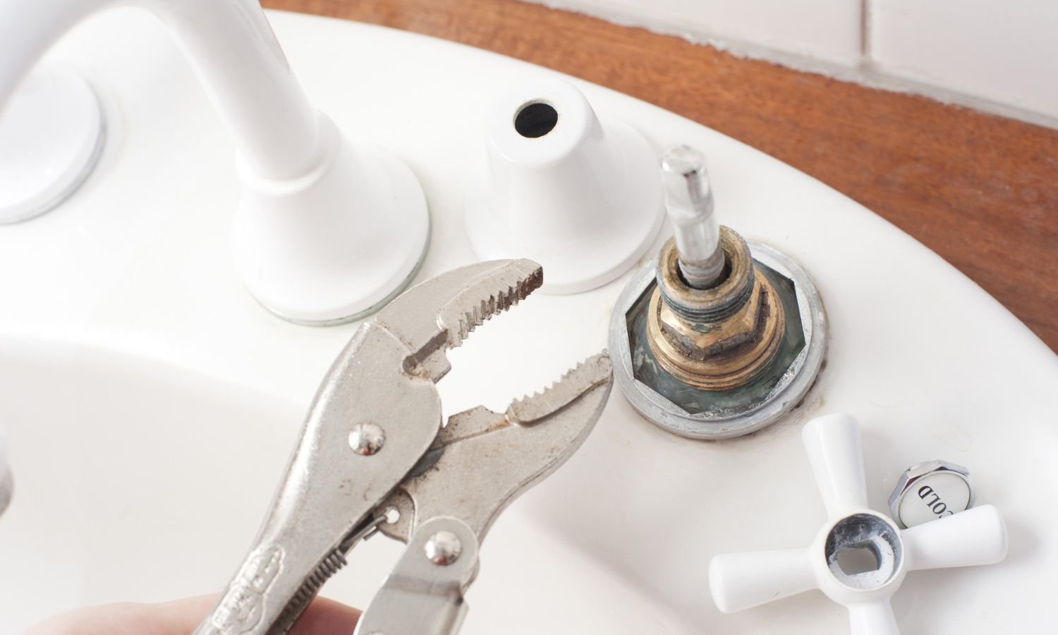 What to Have in Your Emergency Plumbing Kit Plumb Works