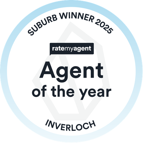 A badge that says `` agent of the year '' on it.