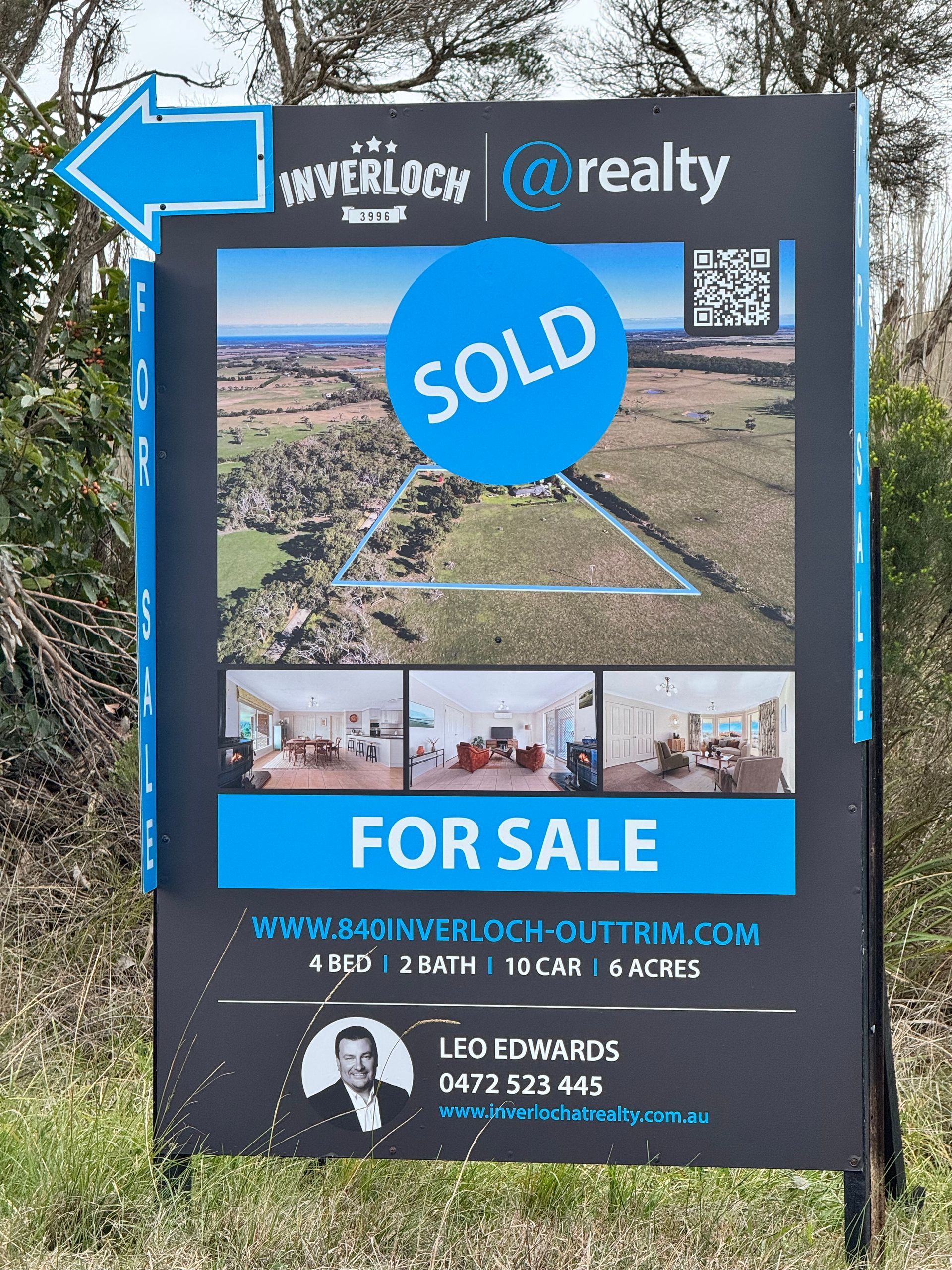 A for sale sign that has the word sold on it