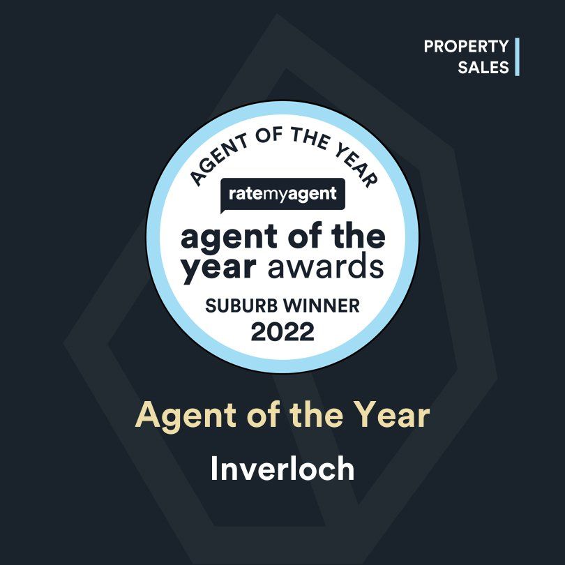 A badge that says agent of the year on it