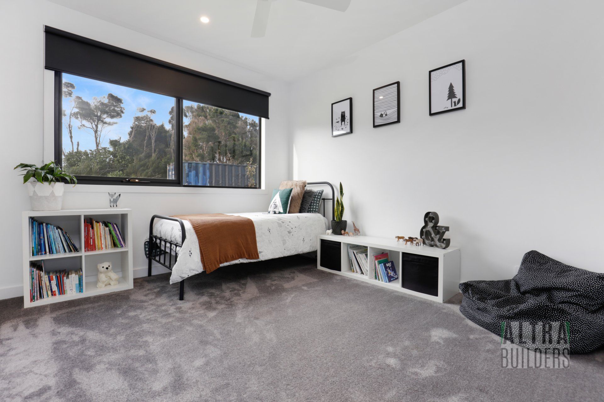 A bedroom with a single bed and a window