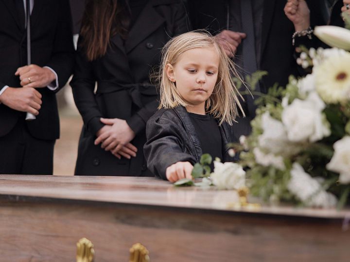 Funeral vs. Memorial Service: How Suffolk County Families Decide