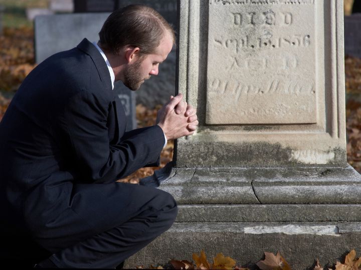 Graveside vs. Funeral Home Services: What's the Difference?