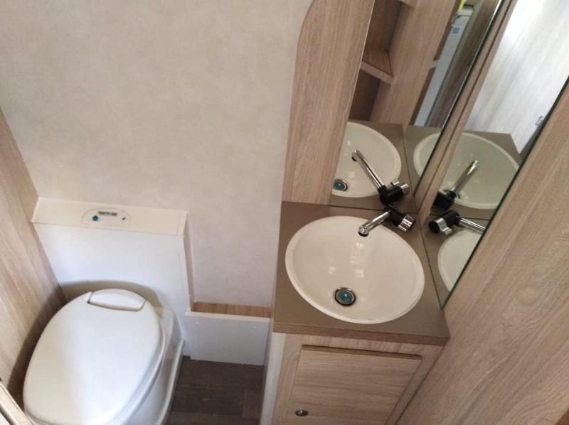 bagno e lavello di camper