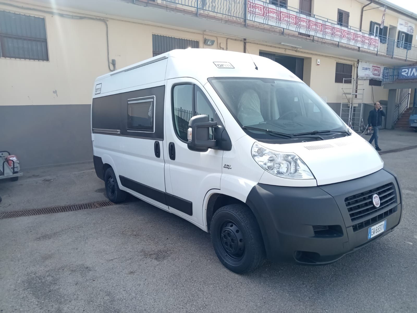 camper furgonato allestito
