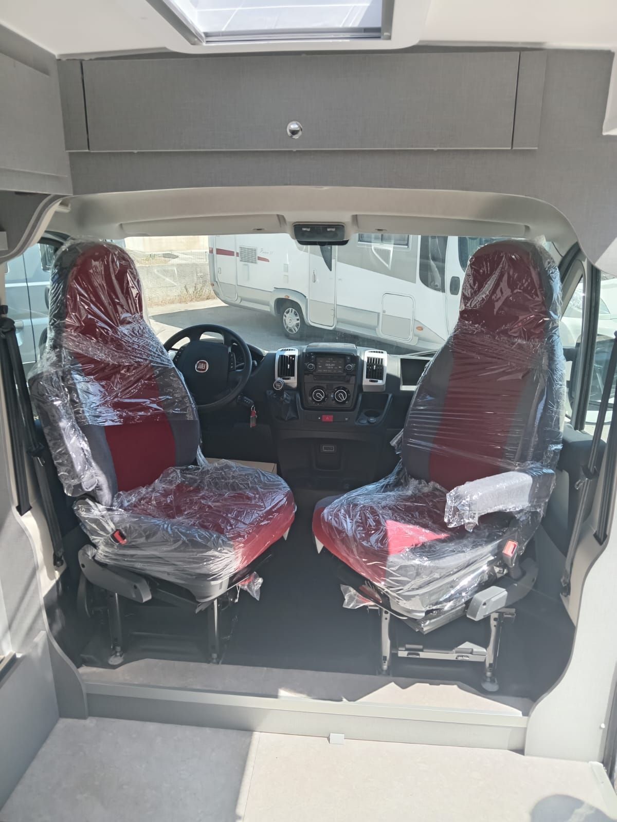 sedili rosso girevoli camper